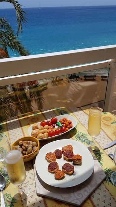 Appartement Bord De Mer Avec Garage Menton Exterior foto